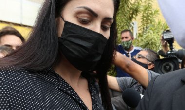 Mãe do menino Henry Borel deixa a prisão