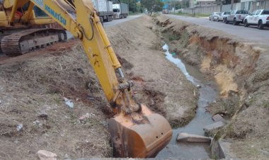 Prefeitura realiza obras de contenção e corrige erosão na av. César Augusto, no Jardim Riacho das Pedras
