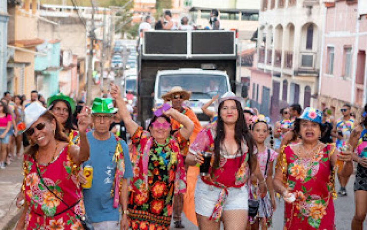 Serginho Silva e banda carnavalesca levaram a folia ao interior de Minas