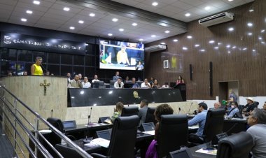 Plenário revitalizado recebe prefeita na primeira reunião presencial do ano