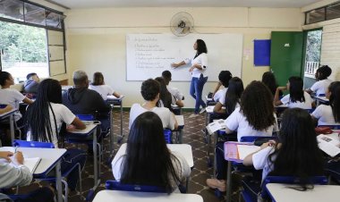 Governo de Minas concede mais de 15 mil progressões e promoções da carreira para servidores da educação